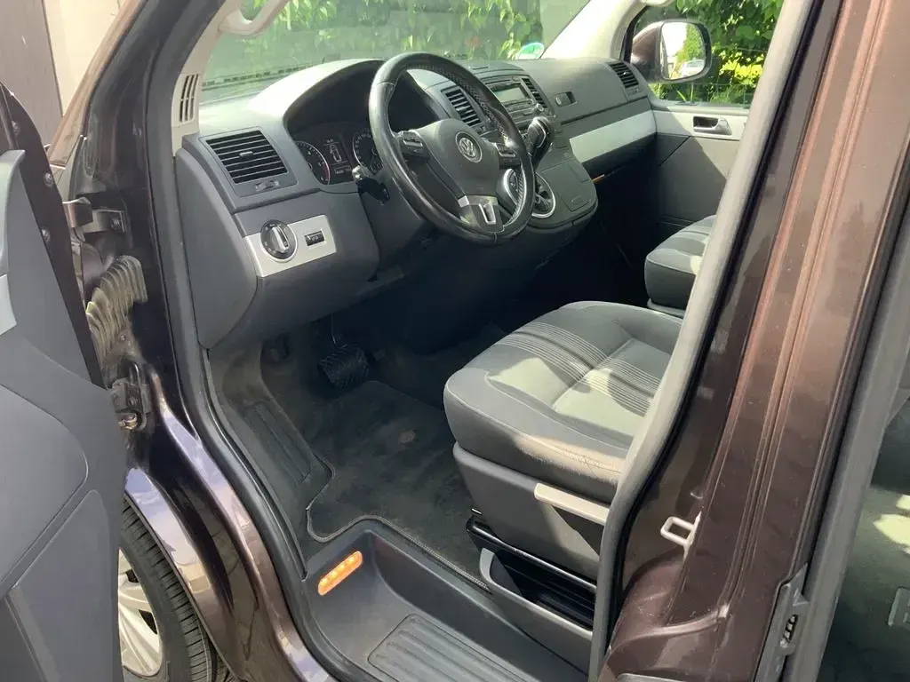 Używany VW T5 140 KM (102 kW) 2012 Brązowy Van