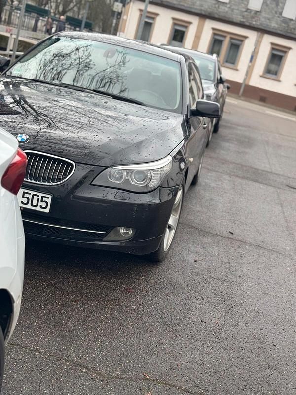 Gebraucht BMW 530 235 PS (172 kW) 2009 Schwarz Kombi
