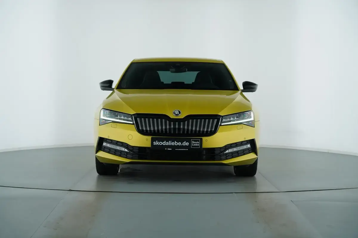 Gebraucht Skoda Superb SportLine 218 PS (160 kW) 2022 Dragon skin gold Limousine