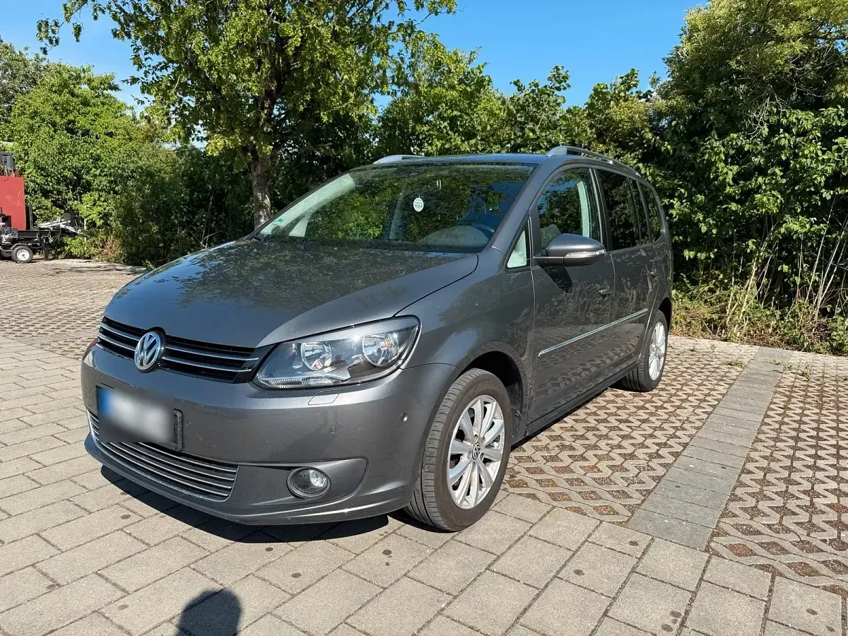 Gebraucht VW Touran 140 PS (102 kW) 2015 Braun Van / Kleinbus