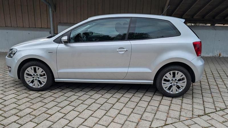 Silber Gebraucht 2013 VW Polo Life Kleinwagen | 8.000 € (Etwas zu teuer) - Bild 1/4