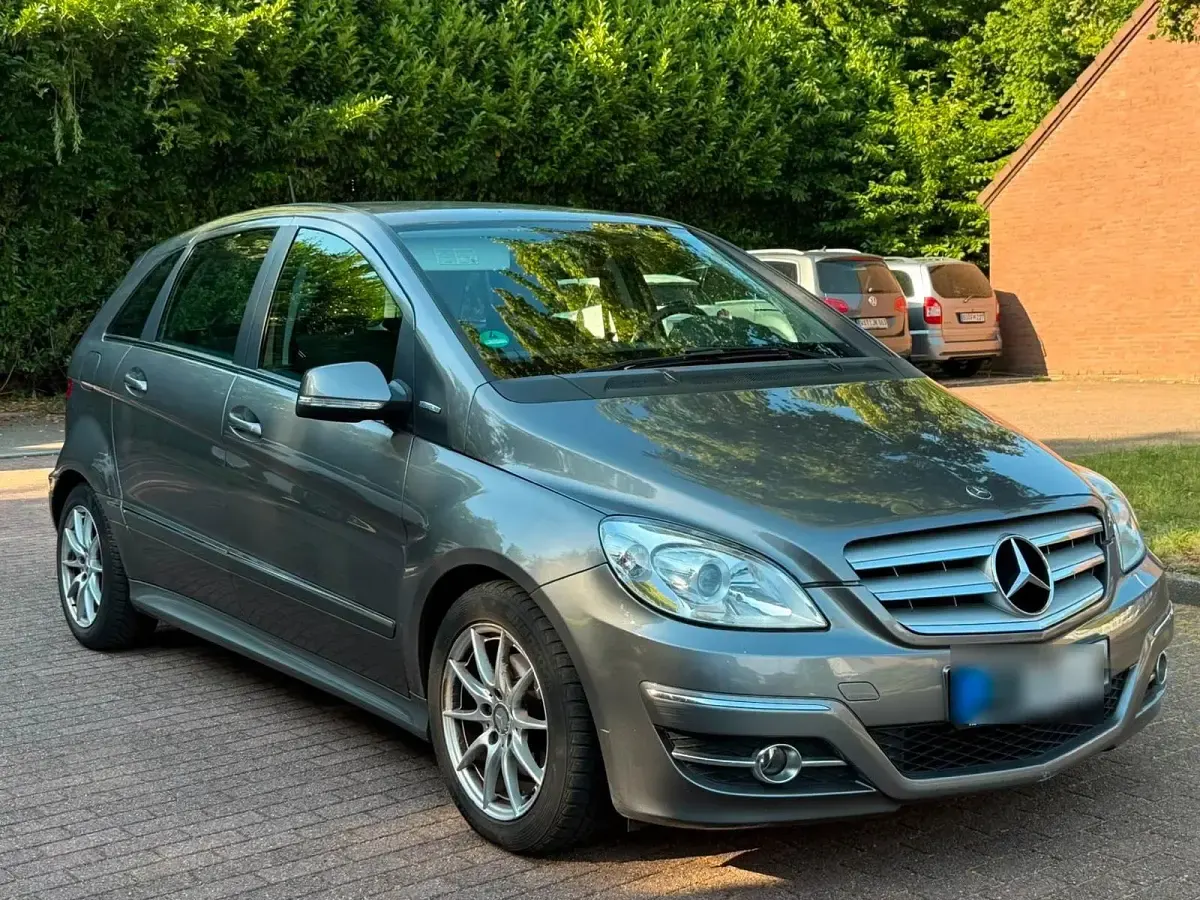 Gebraucht Mercedes B150 95 PS (69 kW) 2009 Grau Van / Kleinbus
