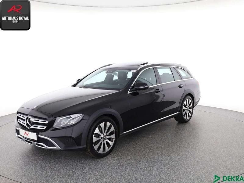 Schwarz (metallic) Gebraucht 2019 Mercedes E220 Kombi | 31.740 € (Fairer Preis) - Bild 1/4