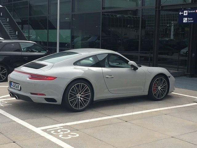 Grau Gebraucht 2017 Porsche 911 Carrera 4S Coupé | 110.900 € (Teuer) - Bild 1/4