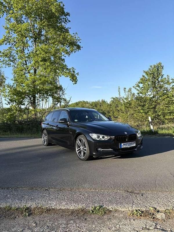 Gebraucht BMW 320 Sport Line 184 PS (135 kW) 2013 Schwarz Kombi