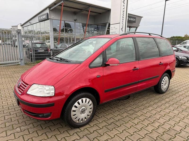 Rot Gebraucht 2009 VW Sharan Trendline Van / Kleinbus | 5.450 € (Teuer) - Bild 1/4