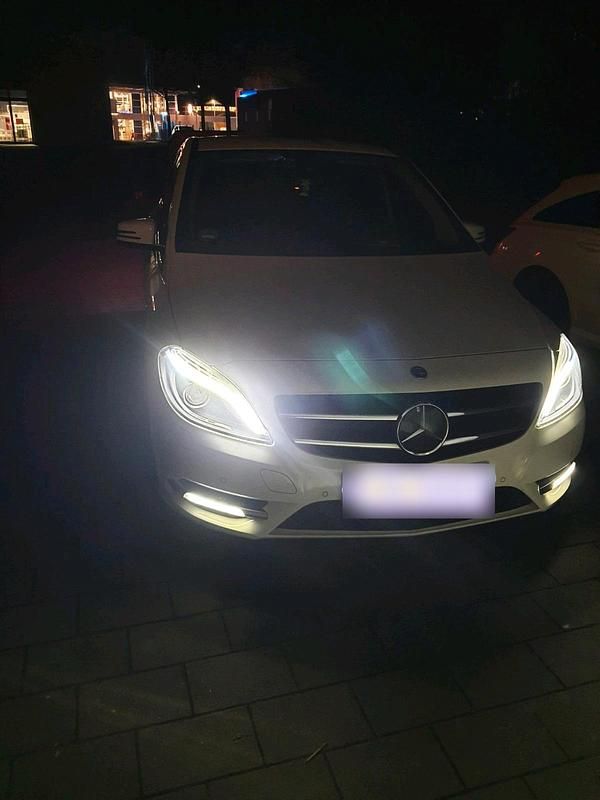 Gebraucht Mercedes B180 122 PS (89 kW) 2012 Weiß Van / Kleinbus