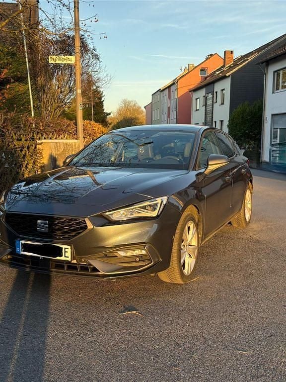 Grau Gebraucht 2020 Seat Leon FR Limousine | 19.500 € (Guter Preis) - Bild 1/4