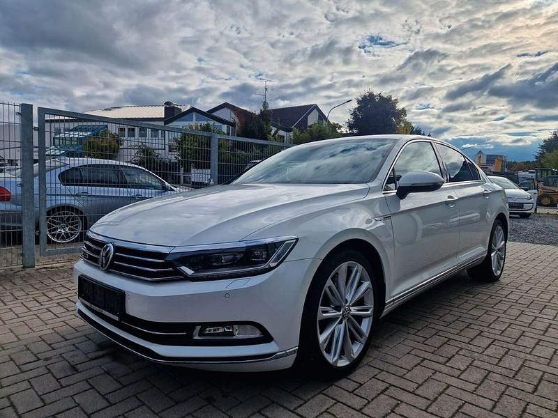 Weiß Gebraucht 2017 VW Passat Highline Limousine | 14.500 € (Superpreis) - Bild 1/4