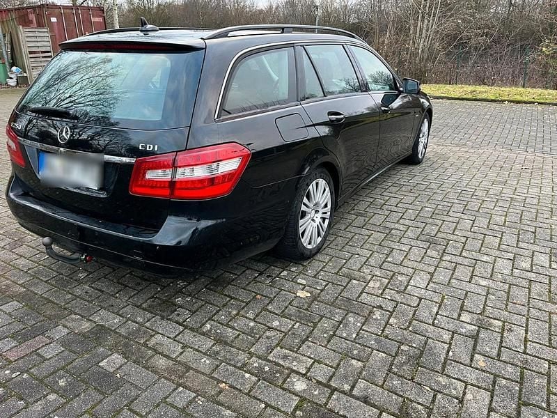 Gebraucht Mercedes E250 204 PS (150 kW) 2010 Schwarz Kombi