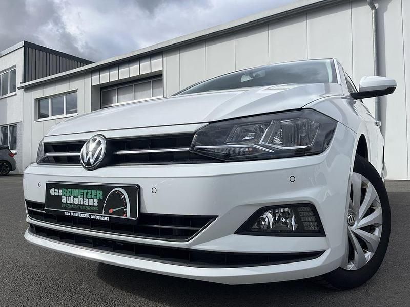 Weiß Gebraucht 2020 VW Polo Comfortline Limousine | 15.860 € (Fairer Preis) - Bild 1/4