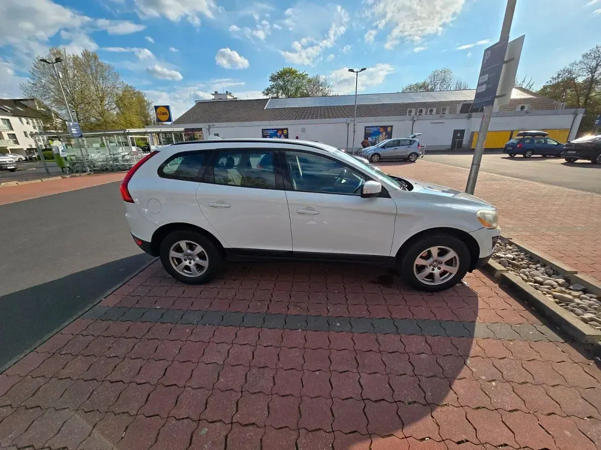 Gebraucht Volvo XC60 175 PS (128 kW) 2010 Weiß SUV