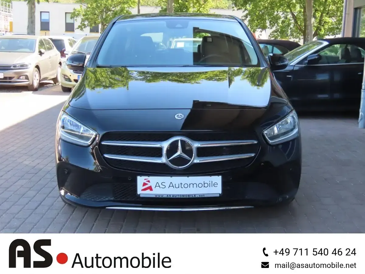 Gebraucht Mercedes B180 136 PS (100 kW) 2021 Schwarz Kleinwagen