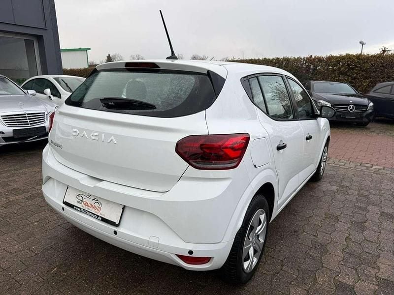 Gebraucht Dacia Sandero Essentiel 67 PS (49 kW) 2023 Gletscherweiss Kleinwagen