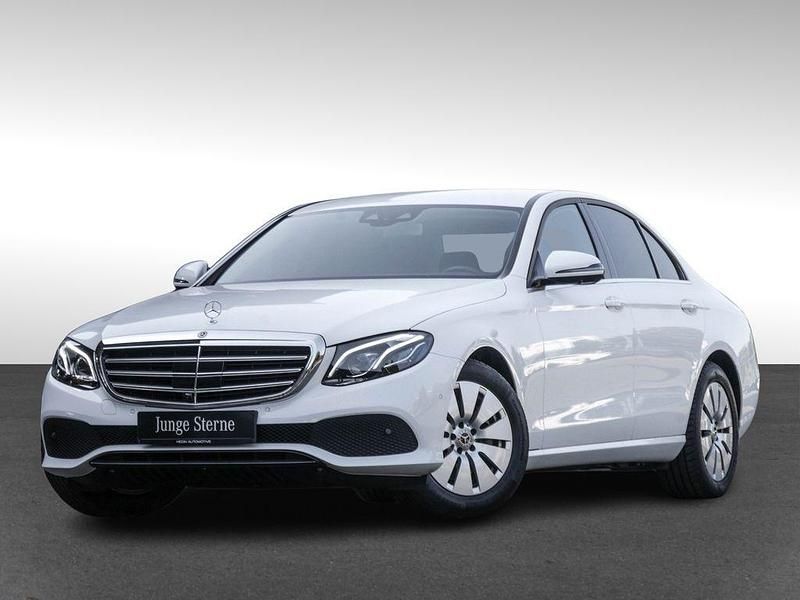 Unilack polarweiß Gebraucht 2020 Mercedes E220 Limousine | 30.800 € (Guter Preis) - Bild 1/4