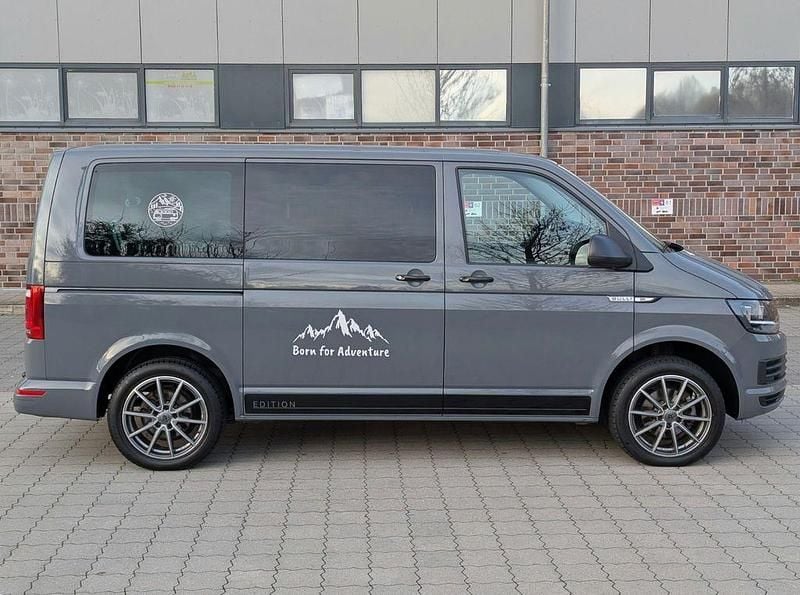Gebraucht VW T6 102 PS (75 kW) 2016 Grau Van