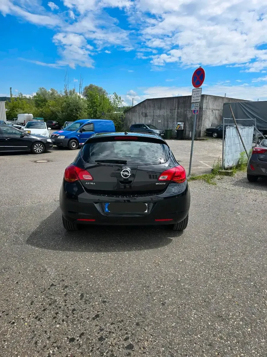 Gebraucht Opel Astra 87 PS (63 kW) 2012 Schwarz Kleinwagen
