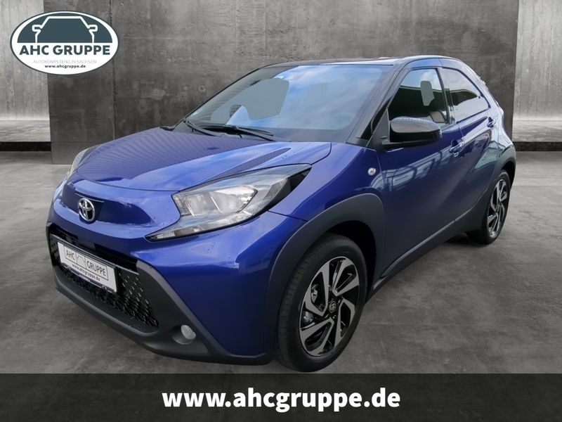 Blau Neu 2025 Toyota Aygo Design Kleinwagen | 18.990 € - Bild 1/4
