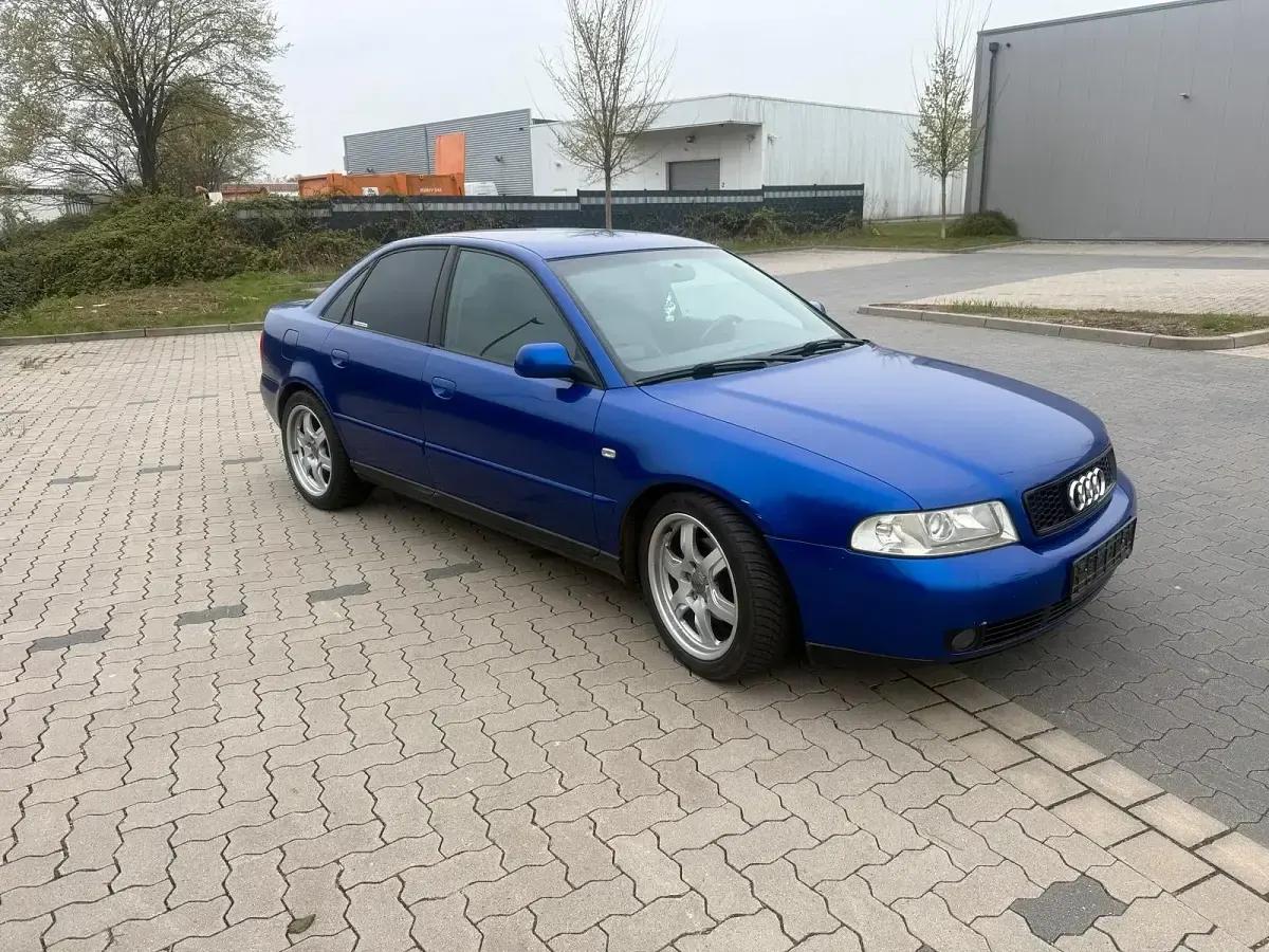 Second-hand Audi A4 S-Line 170 CP (125 kW) 2000 Albastru Berlinǎ