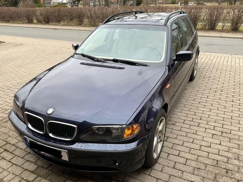 Gebraucht BMW 320 150 PS (110 kW) 2002 Blau Kombi