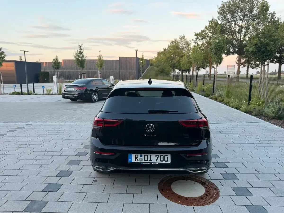 Gebraucht VW Golf VIII Move 150 PS (110 kW) 2023 Schwarz Limousine