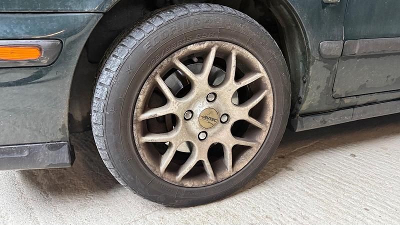 Gebraucht Volvo V40 116 PS (85 kW) 1998 Grün Kombi