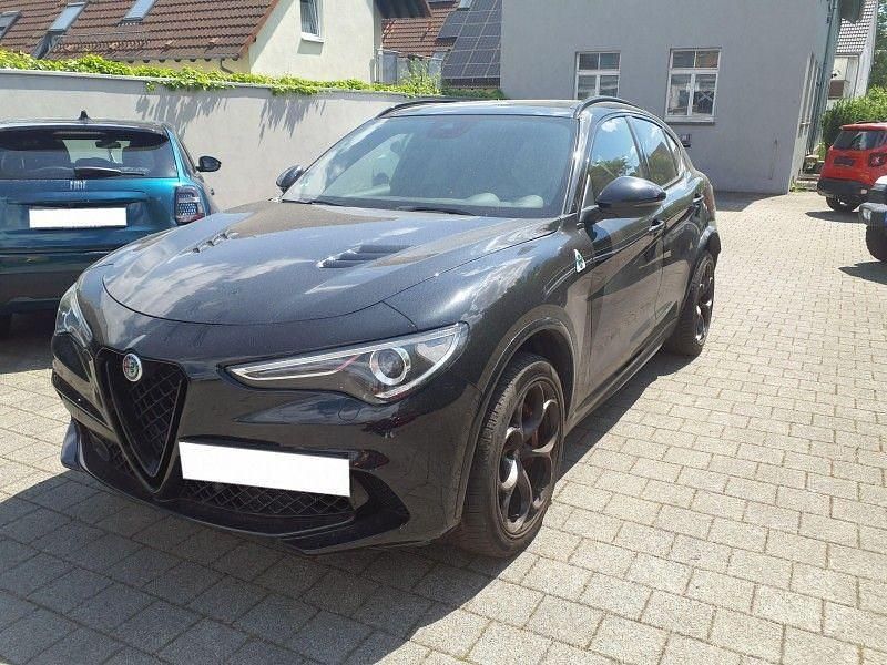 Schwarz Gebraucht 2020 Alfa Romeo Stelvio Quadrifoglio SUV | 46.540 € (Superpreis) - Bild 1/4