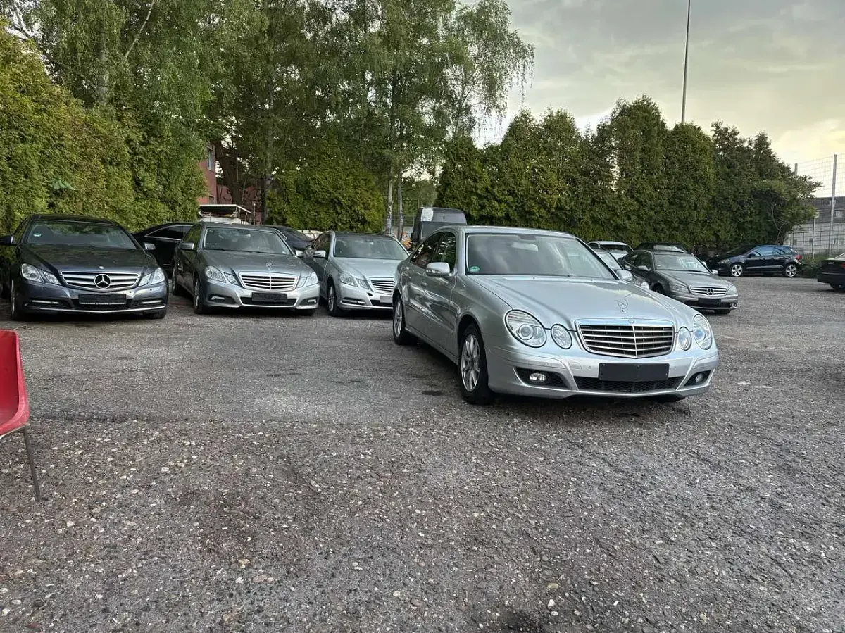 Gebraucht Mercedes E200 184 PS (135 kW) 2008 Iridiumsilber  metalliclack Limousine