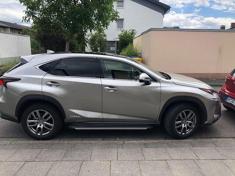 Silber Gebraucht 2019 Lexus NX300 Executive Line SUV | 31.500 € - Bild 1/4