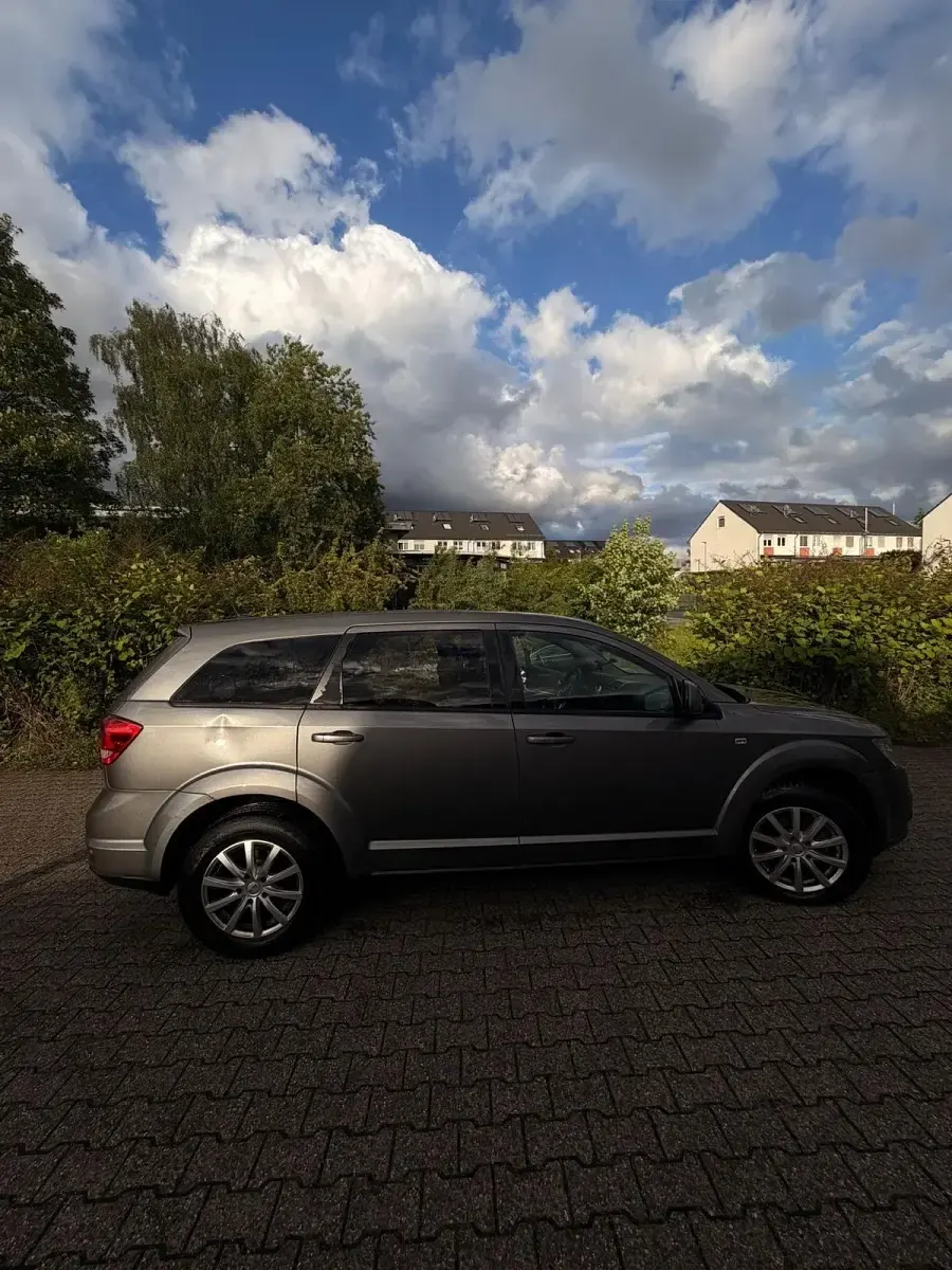 Gebraucht Fiat Freemont 170 PS (125 kW) 2011 Grau SUV