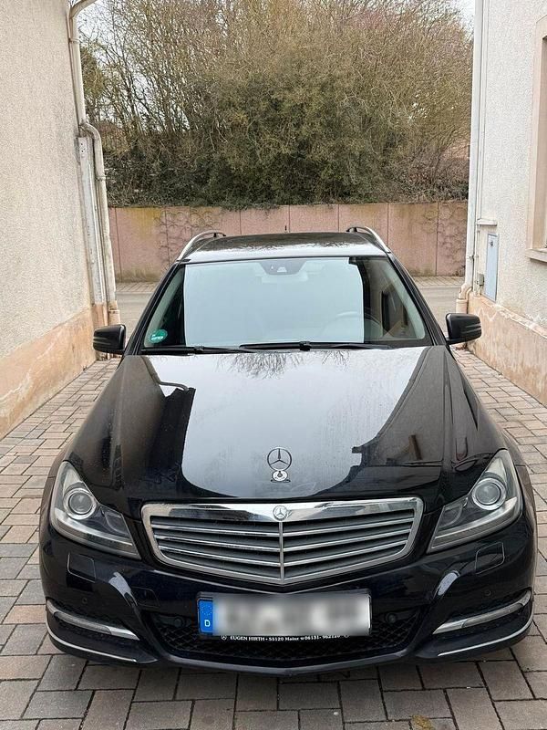 Schwarz Gebraucht 2010 Mercedes 200 Kombi | 6.000 € - Bild 1/4