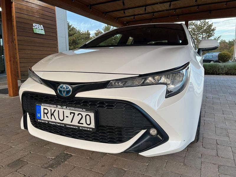 Weiß Gebraucht 2019 Toyota Corolla Hybrid Business Edition Limousine | 13.850 € - Bild 1/4