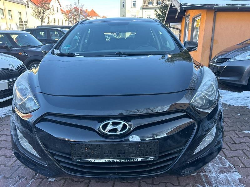 Gebraucht Hyundai i30 Style 110 PS (80 kW) 2013 Schwarz Kombi