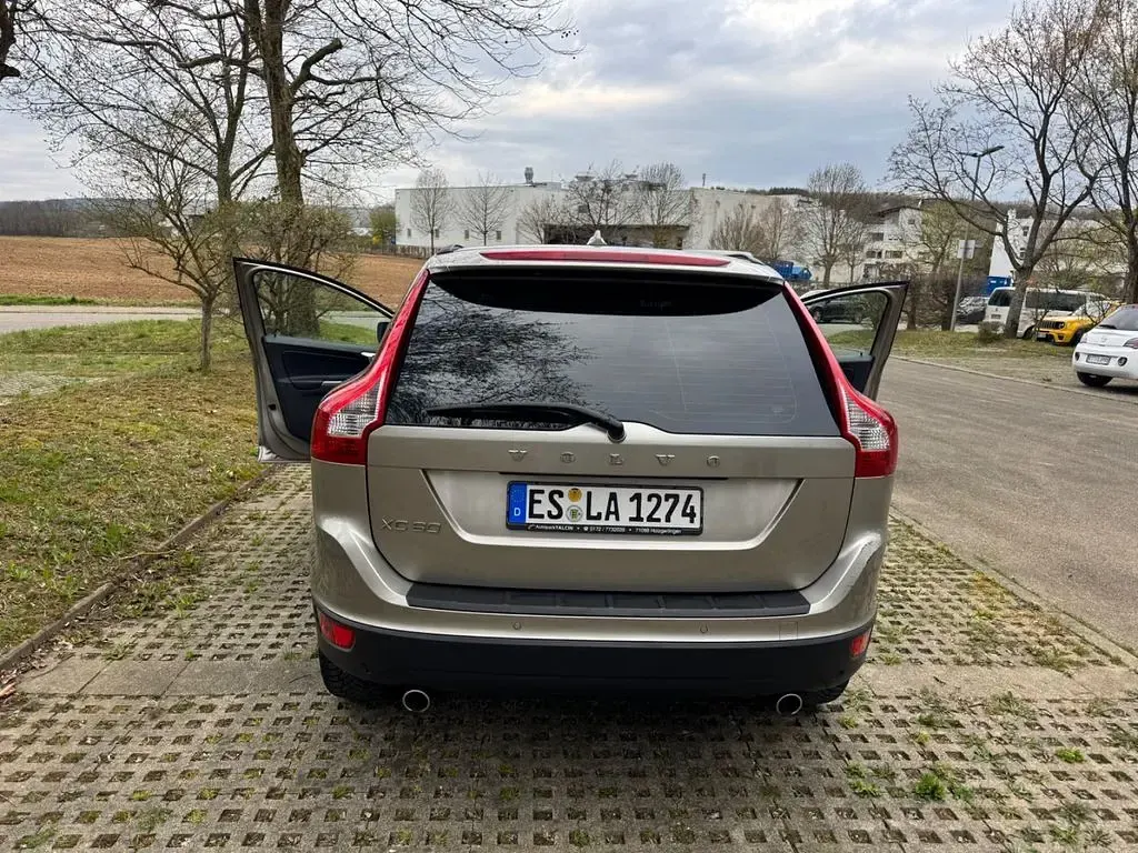 Gebraucht Volvo XC60 Momentum 230 PS (169 kW) 2012 Grau SUV