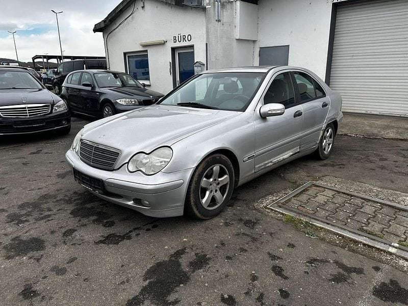 Usado Mercedes C200 Classic 163 HP (119 kW) 2000 Prateado Sedan
