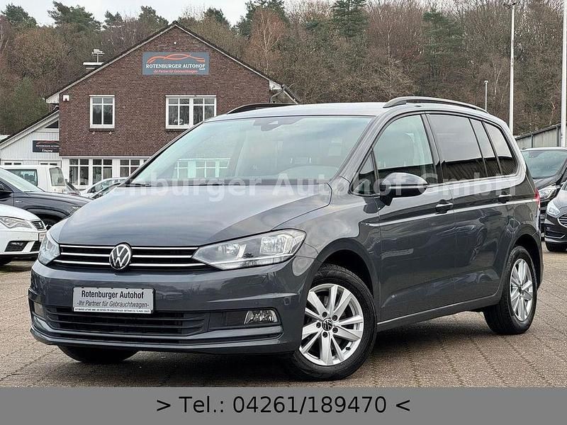 Grau Gebraucht 2022 VW Touran Comfortline Van / Kleinbus | 21.550 € (Fairer Preis) - Bild 1/4