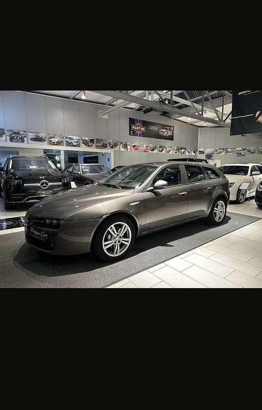 Grau Gebraucht 2010 Alfa Romeo 159 Kombi | 4.850 € (Fairer Preis) - Bild 1/4