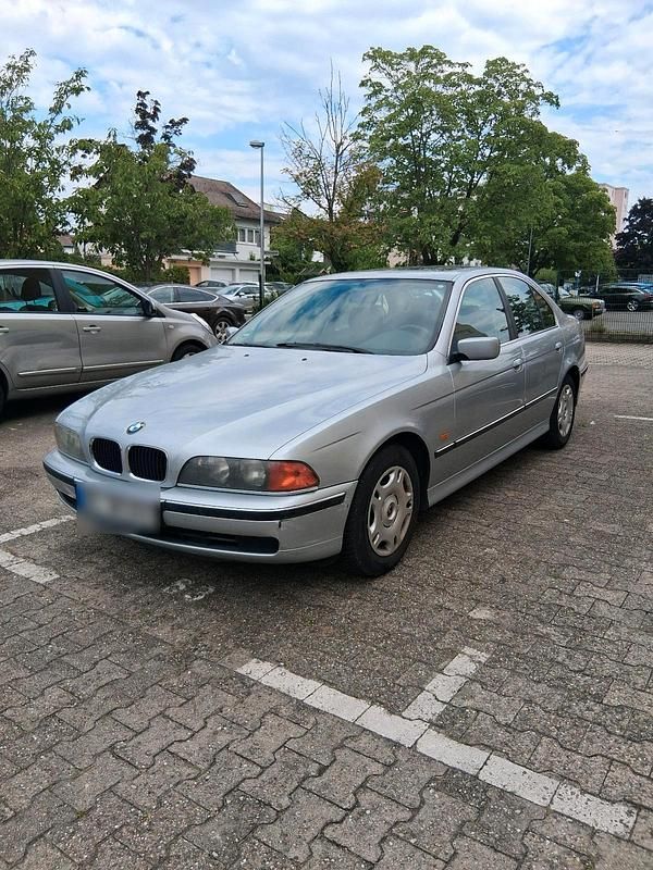 Silber Gebraucht 1996 BMW 520 Limousine | 3.850 € (Fairer Preis) - Bild 1/4