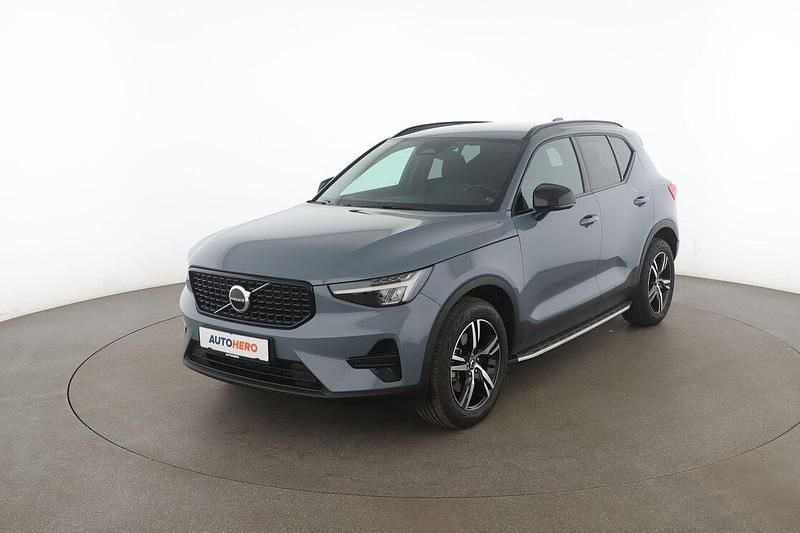 Grau Gebraucht 2023 Volvo XC40 Plus SUV | 35.340 € (Guter Preis) - Bild 1/3