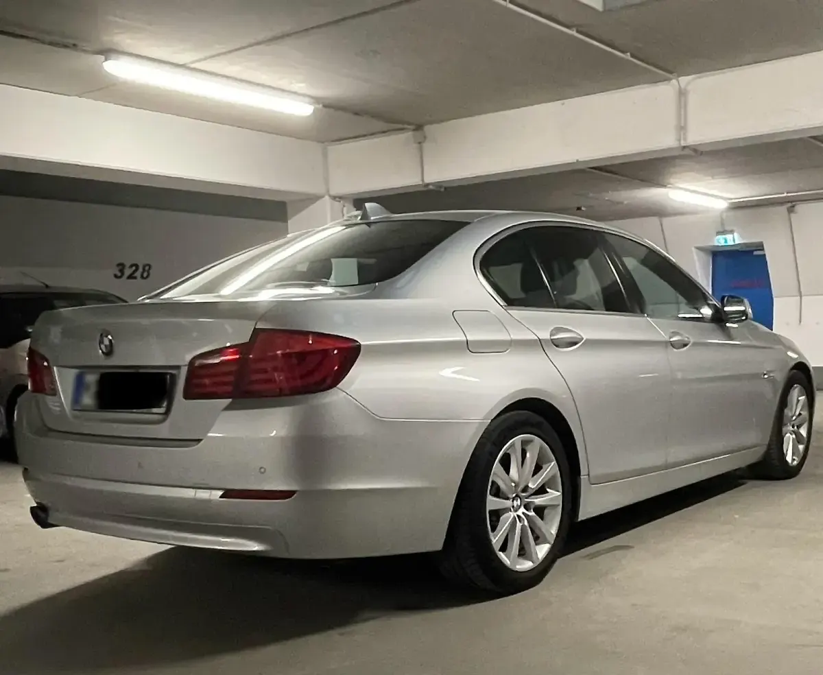 Gebraucht BMW 523 204 PS (150 kW) 2011 Silber Limousine
