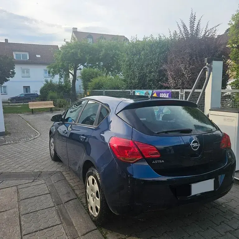 Gebraucht Opel Astra Edition 116 PS (85 kW) 2010 Blau Limousine