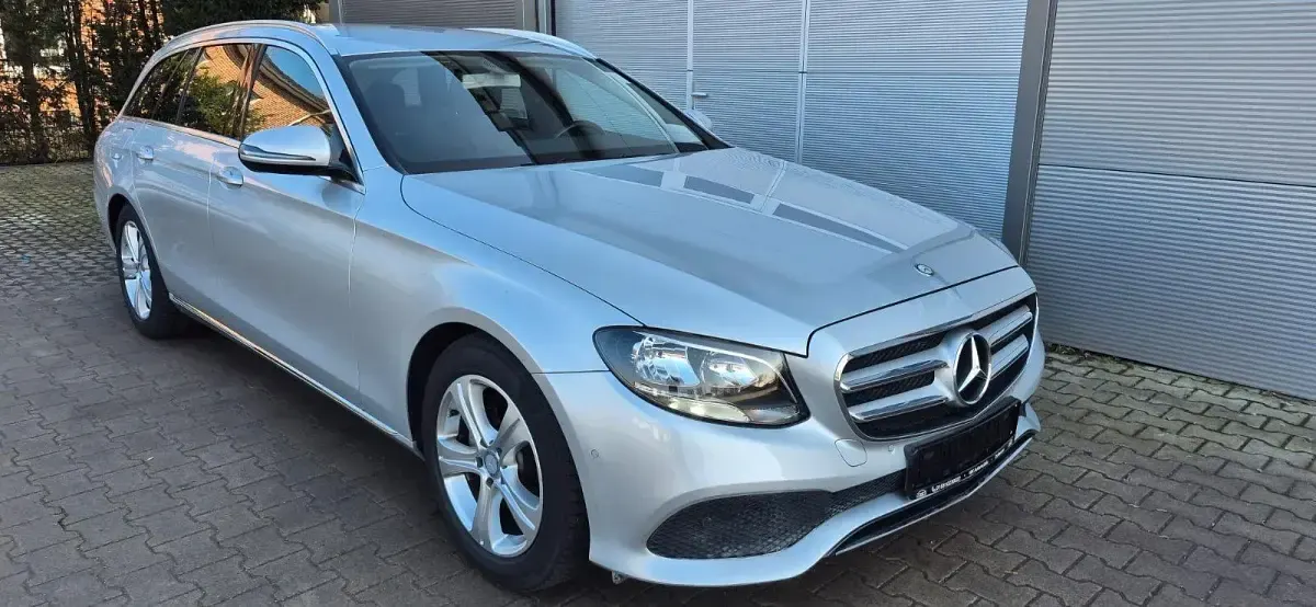 Gebraucht Mercedes E220 Avantgarde 194 PS (142 kW) 2017 Silber Kombi