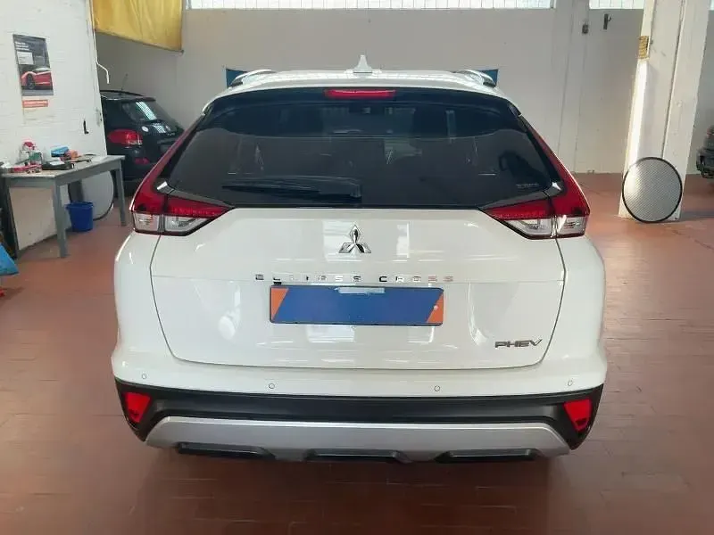 Używany Mitsubishi Eclipse Cross Plus 188 KM (138 kW) 2022 Biały SUV
