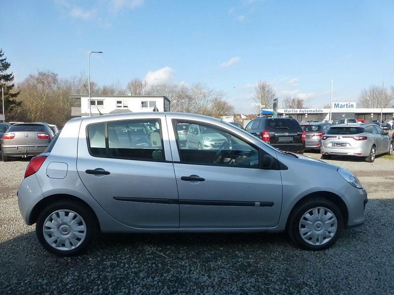 Gebraucht Renault Clio III Expression 75 PS (55 kW) 2006 Grau Kleinwagen