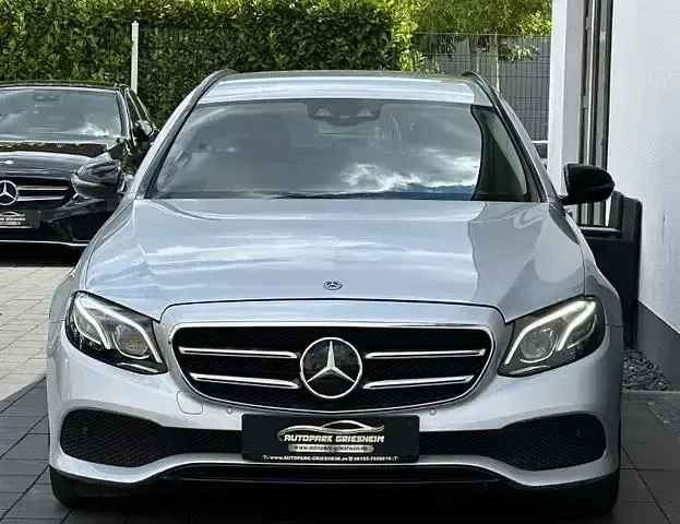 Gebraucht Mercedes E220 Avantgarde 194 PS (142 kW) 2017 Silber Limousine