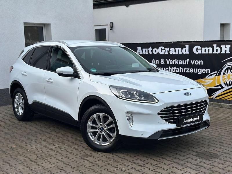 Weiß Gebraucht 2022 Ford Kuga Titanium SUV | 17.900 € (Fairer Preis) - Bild 1/4