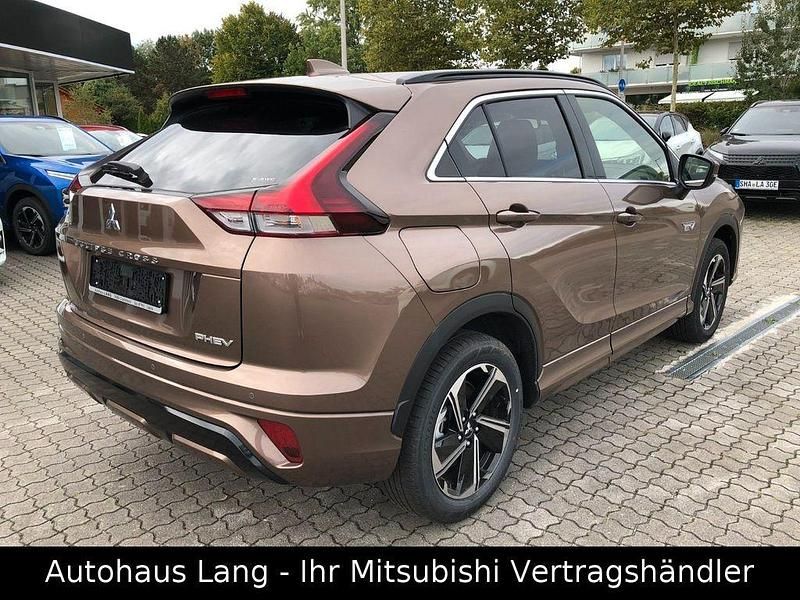 Używany Mitsubishi Eclipse Cross Plus 98 KM (72 kW) 2024 Brązowy SUV