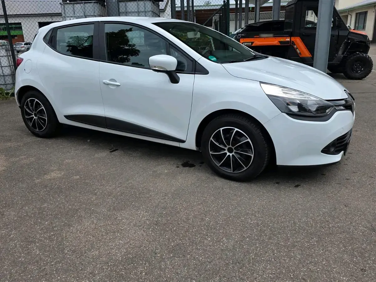 Gebraucht Renault Clio 75 PS (55 kW) 2014 Weiß Kleinwagen
