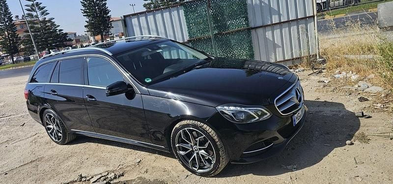 Gebraucht Mercedes E300 231 PS (169 kW) 2014 Schwarz Kombi