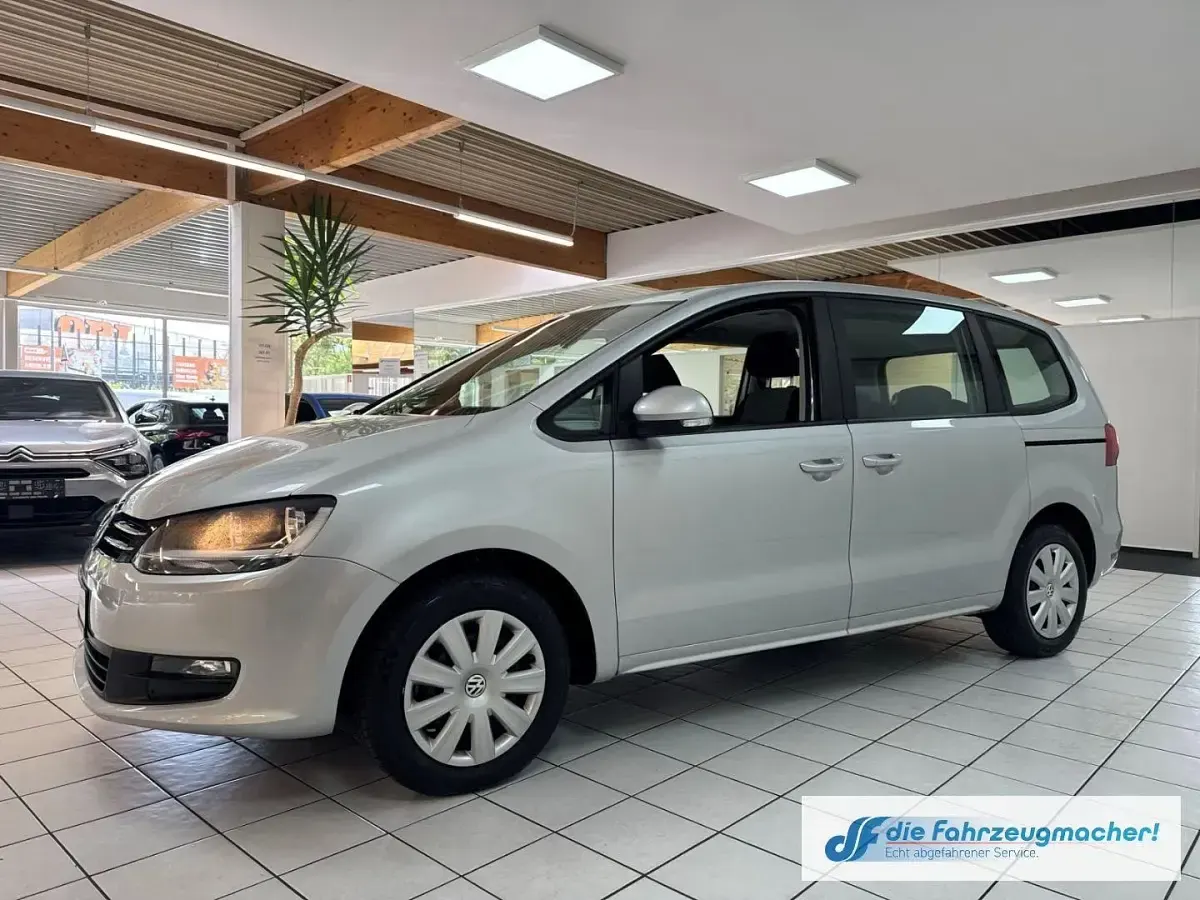 Gebraucht VW Sharan Trendline 150 PS (110 kW) 2015 Silber Van / Kleinbus